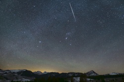 geminiden airglow 20251214 0225 vs