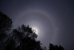 mondhalo jupiter 20221106 vs