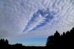 hole punch cloud 20220529 vs