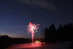 feuerkugel-mit-sternenhimmel-vs