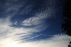 hole-punch-cloud-018-vs