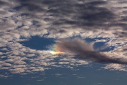 hole-punch-cloud-020-vs